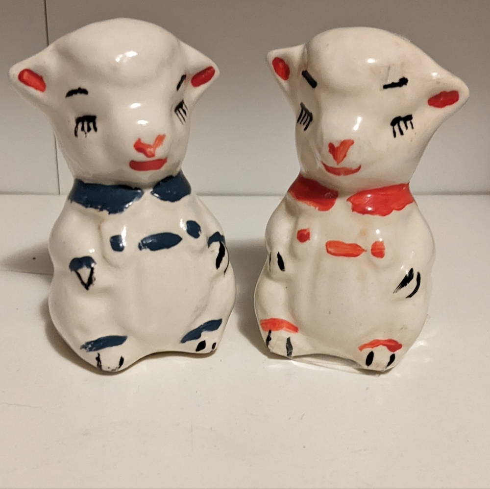 Vintage Shawnee Pottery Sheep/Lamb Salt and Pepper Shakers